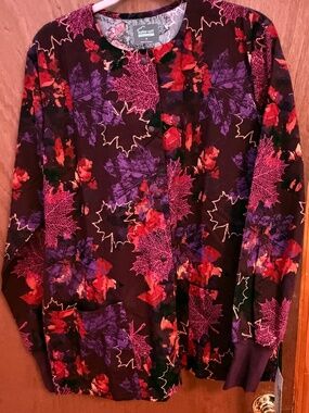 Butter-Soft Originals Dark Fall Leaf Scrub Jacket — Size M, New with Tags